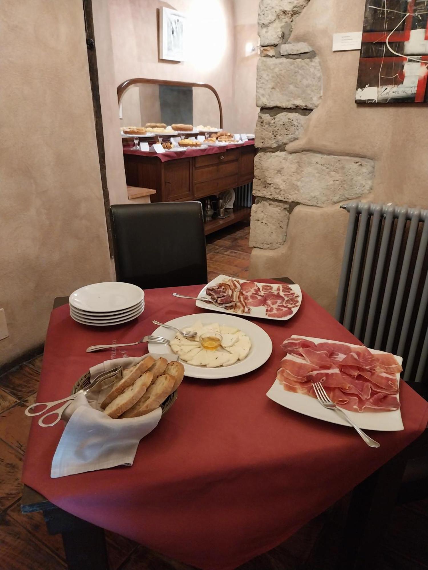 Affittacamere La Piazzetta Anagni Ngoại thất bức ảnh